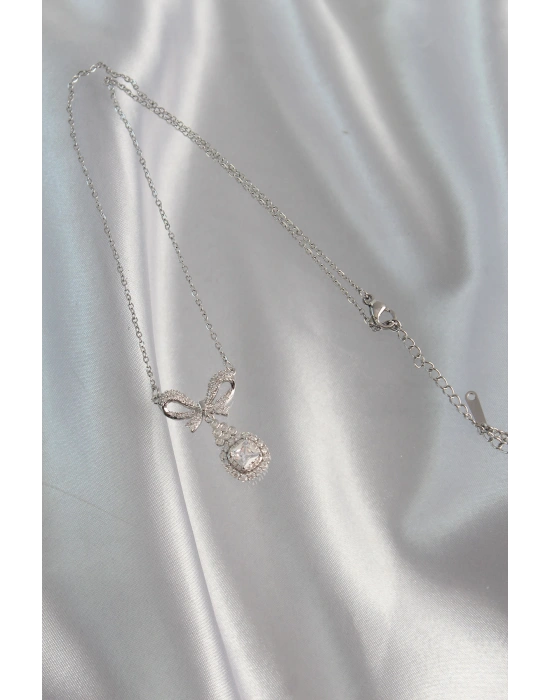 316L Çelik Gümüş Renk Fiyonk Detay Zirkon Taşlı Tektaş Kolye