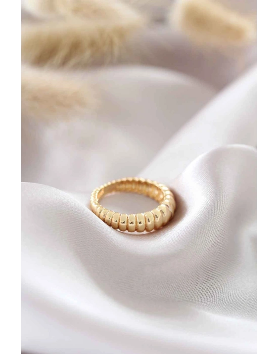 Altın Renk Ayarlamalı Burgu Kadın Yüzük