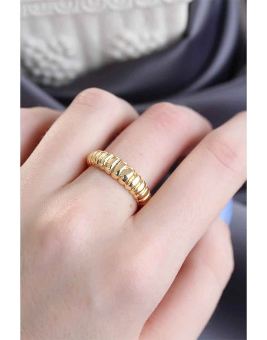 Altın Renk Ayarlamalı Burgu Kadın Yüzük