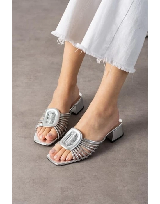 Anca Gümüş Rugan Topuklu Terlik