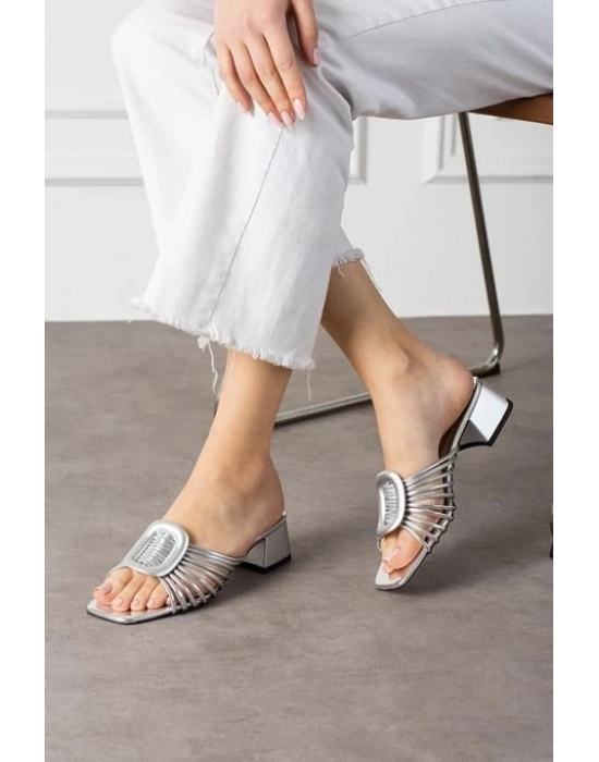 Anca Gümüş Rugan Topuklu Terlik