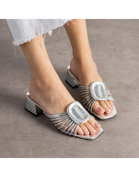 Anca Gümüş Rugan Topuklu Terlik