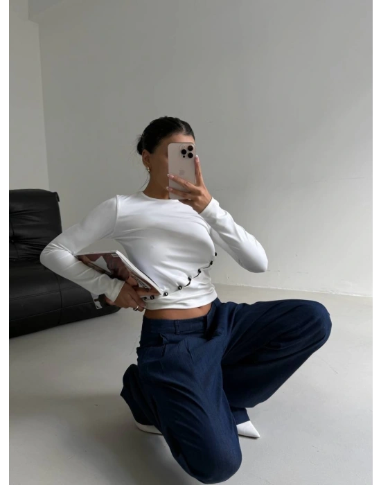 Asimetrik alt detaylı bluz beyaz