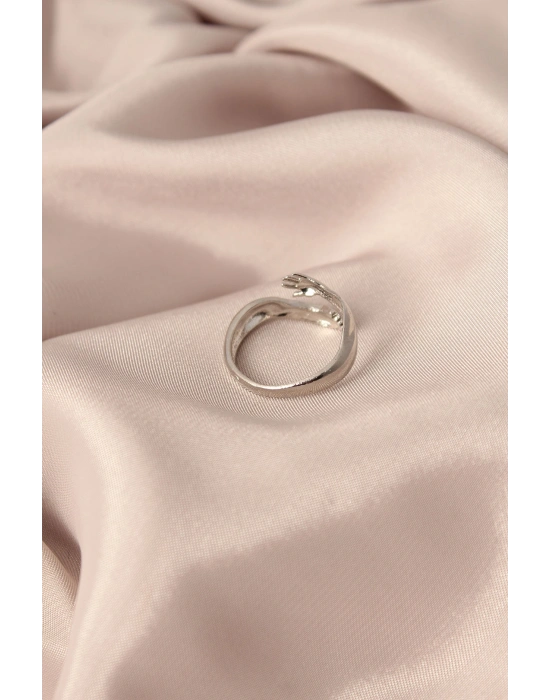 Ayarlamalı Gümüş Renk Metal Sarılan Eller Model Kadın Yüzük