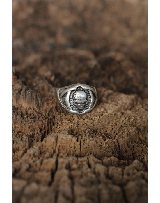 Ayarlanabilir Kuru Kafa Tasarımlı Erkek Yüzük