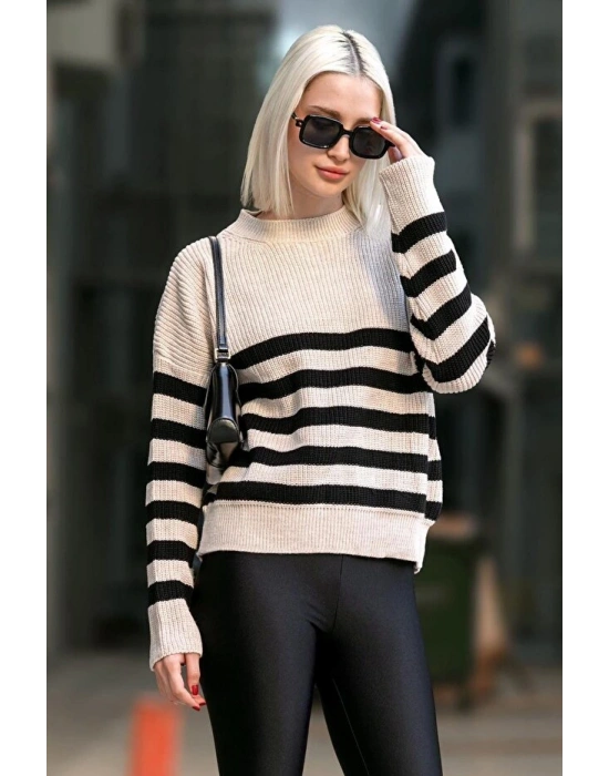 Bej Bisiklet Yaka Çizgili Kazak