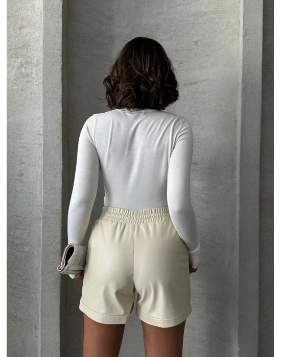 Beli lastikli çıtçıtlı deri şort krem w241007