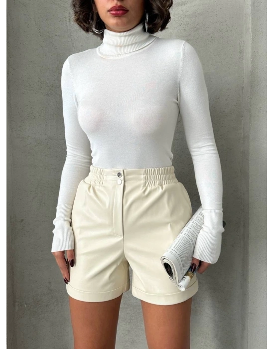 Beli lastikli çıtçıtlı deri şort krem w241007