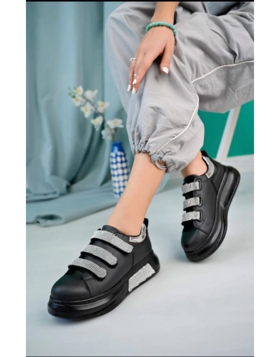 Elika Siyah Cilt Cırt Cırtlı Spor Ayakkabı