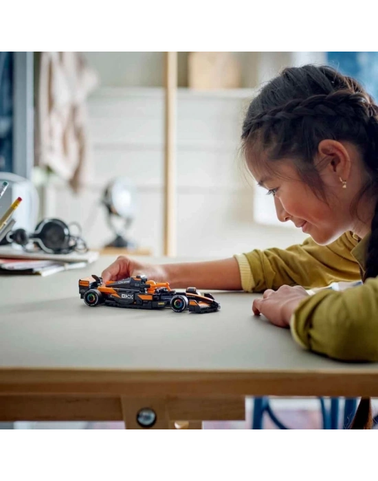 F1 Team MCL38 Yarış Arabası