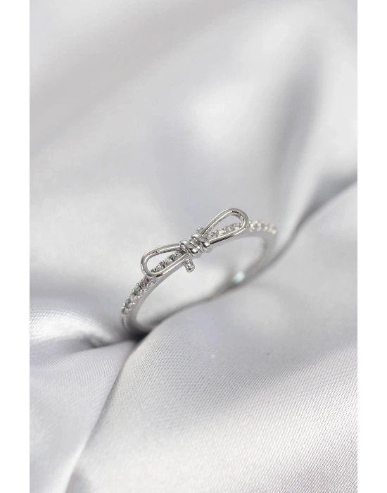 Fiyonk Model Zirkon Taşlı Gümüş Renk Kadın Yüzük