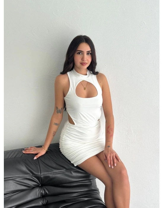 Göğüs ve Yanlar dekolteli Kolsuz Boy Elbise - Beyaz