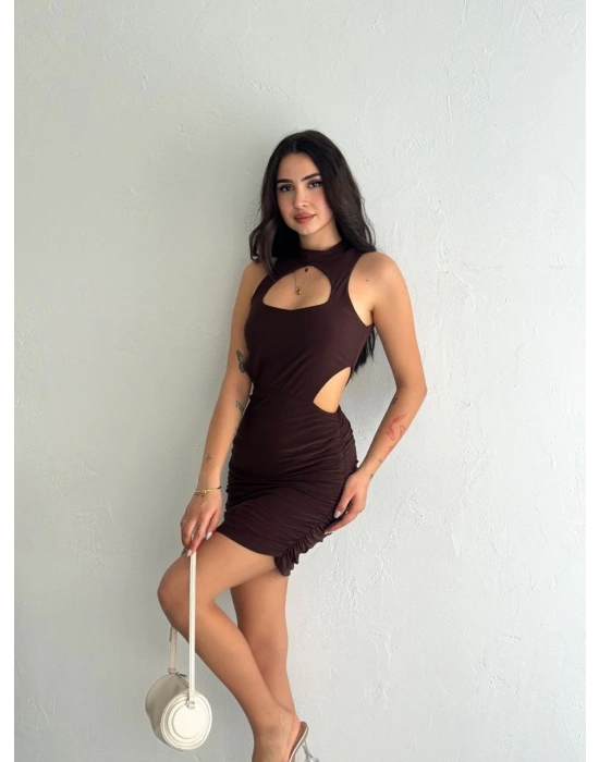 Göğüs ve Yanlar dekolteli Kolsuz Boy Elbise - Kahverengi