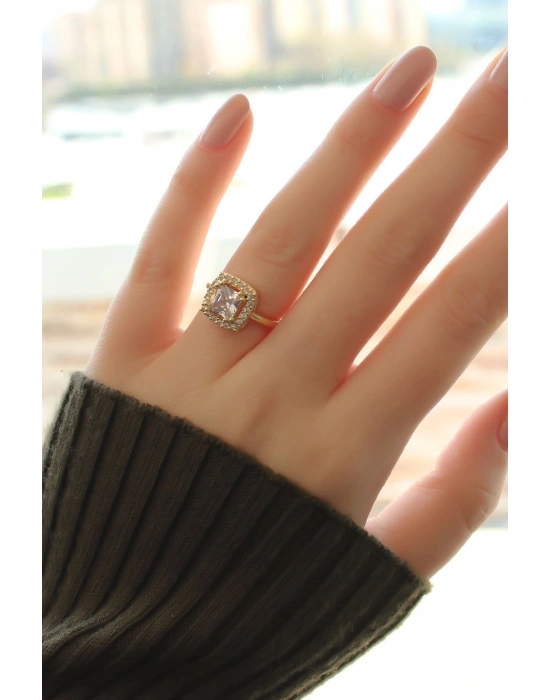 Gold Baget ve Zirkon Taşlı Kare Yüzük