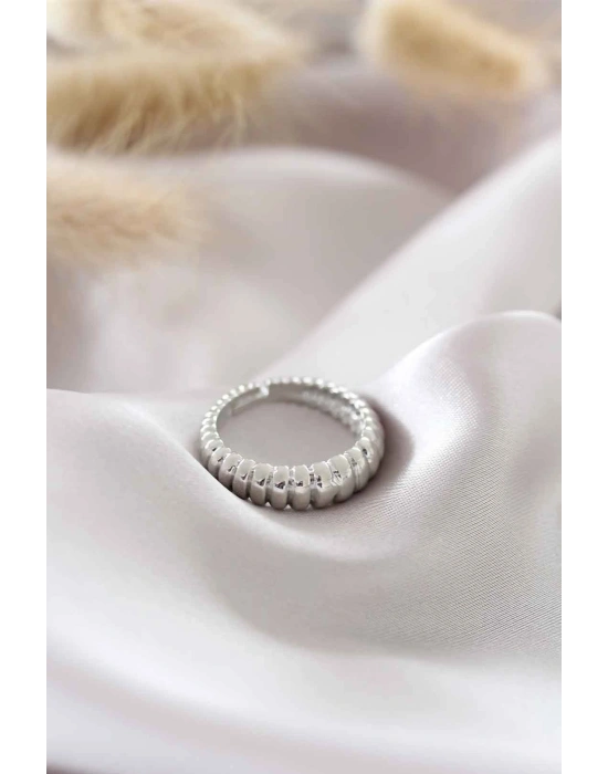 Gümüş Renk Ayarlamalı Burgu Kadın Yüzük