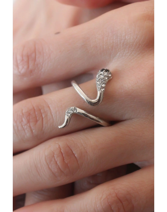 Gümüş Renk Yılan Figür Zirkon Taş Detay Kadın Yüzük