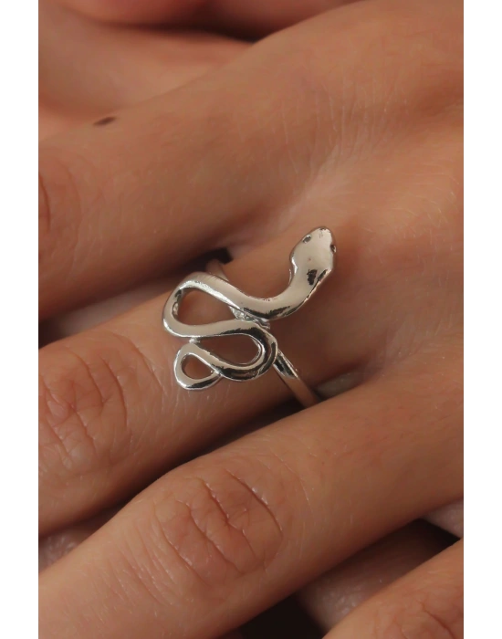 Gümüş Renk Yılan Model Kadın Yüzük