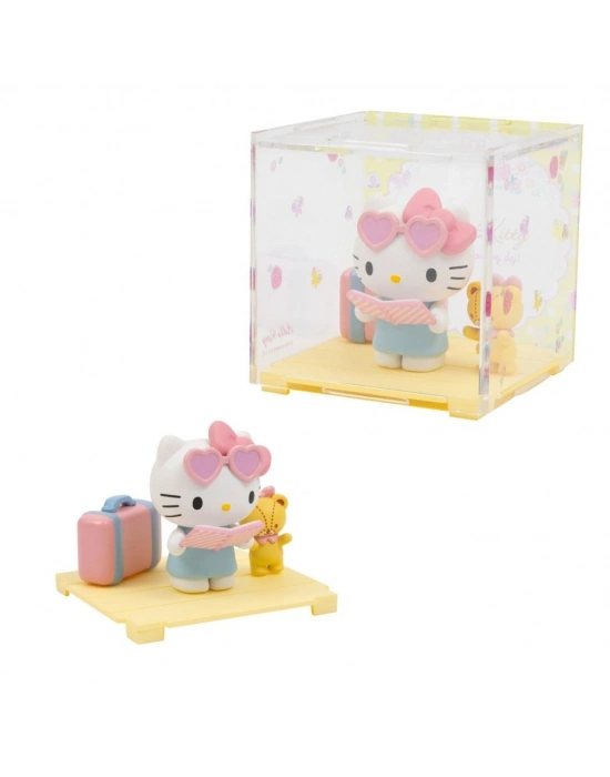 HKT38100 Hello Kitty ve Oyun Arkadaşı