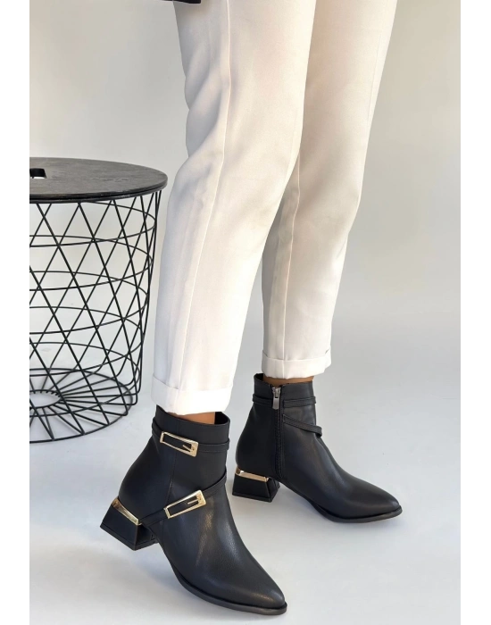 İnay Siyah Cilt Topuklu Bot