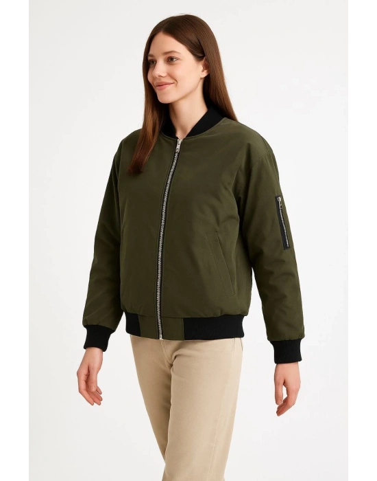 Kadın Bomber Mont Ceket – Fermuarlı, Kapitone İçi Astarlı, Su İtici Kumaş, Regular Fit, Yandan Cepli, Günlük Bahar & Kış Şık Rahat Stil - Haki