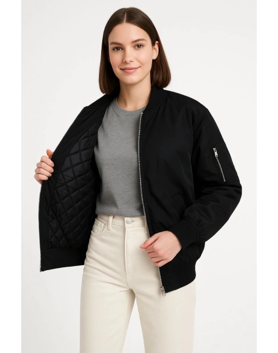 Kadın Bomber Mont Ceket – Fermuarlı, Kapitone İçi Astarlı, Su İtici Kumaş, Regular Fit, Yandan Cepli, Günlük Bahar & Kış Şık Rahat Stil - Siyah