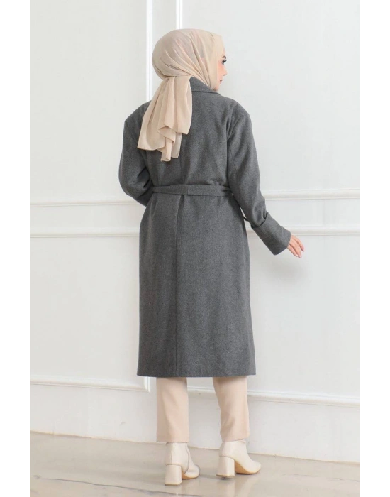 Kadın Kaşe Kaban – Uzun Boy Kruvaze Yaka Kuşaklı Tesettür Kaşe Kışlık Kaban, Astarlı Şık Yünlü Dokuma Oversize Rahat Kalıp Cepli Düğmeli Modern Kap Modeli - Gri