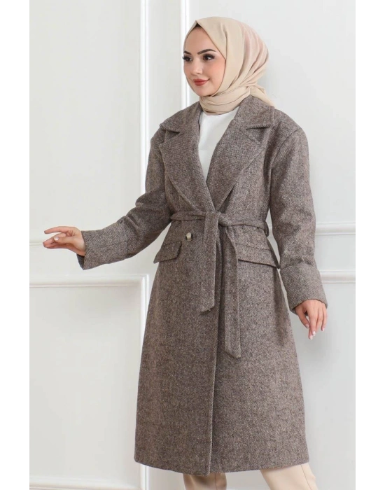 Kadın Kaşe Kaban – Uzun Boy Kruvaze Yaka Kuşaklı Tesettür Kaşe Kışlık Kaban, Astarlı Şık Yünlü Dokuma Oversize Rahat Kalıp Cepli Düğmeli Modern Kap Modeli - Vizon
