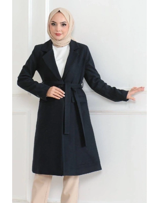 Kadın Kaşe Kaban – Uzun Boy Kruvaze Yaka, Kuşaklı Tesettür Kışlık Kaban, Astarlı Şık Yünlü Dokuma Oversize Rahat Kalıp, Cepli Modern Kaşe Mont Modeli - Lacivert