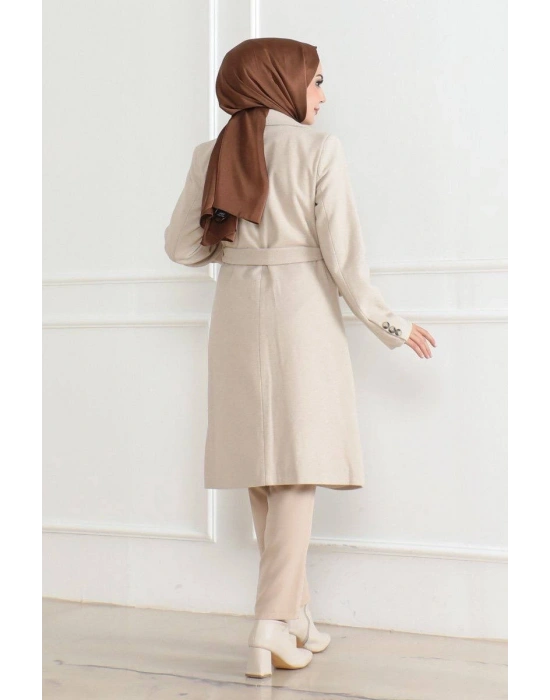 Kadın Kaşe Kaban – Uzun Boy Kruvaze Yaka, Kuşaklı Tesettür Kışlık Kaban, Astarlı Şık Yünlü Dokuma Oversize Rahat Kalıp, Cepli Modern Kaşe Mont Modeli - Bej