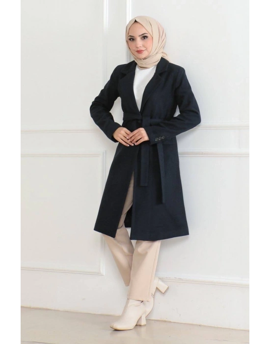 Kadın Kaşe Kaban – Uzun Boy Kruvaze Yaka, Kuşaklı Tesettür Kışlık Kaban, Astarlı Şık Yünlü Dokuma Oversize Rahat Kalıp, Cepli Modern Kaşe Mont Modeli - Lacivert