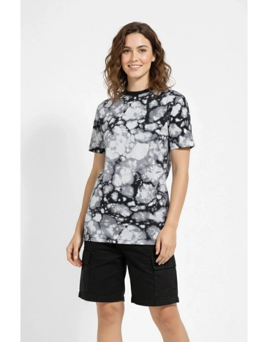 Kadın Siyah Gri Taş Desenli Tişört – Regular kalıp, Bisiklet Yaka, Dijital Baskılı Modern Tasarım T-Shirt - Siyah
