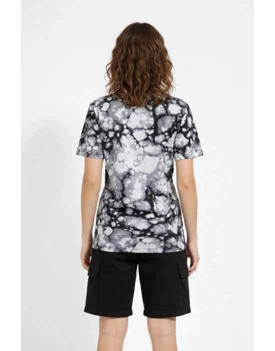 Kadın Siyah Gri Taş Desenli Tişört – Regular kalıp, Bisiklet Yaka, Dijital Baskılı Modern Tasarım T-Shirt - Siyah