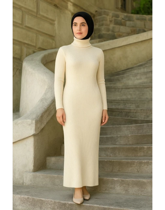 Kadın Tesettür Triko Elbise – Boğazlı Uzun Fitilli Dokuma, Esnek Tam Kalıp, 130 cm Midi Boy, Bahar & Kış Şık Rahat Stil - Beyaz