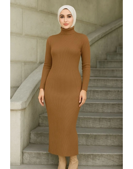 Kadın Tesettür Triko Elbise – Boğazlı Uzun Fitilli Dokuma, Esnek Tam Kalıp, 130 cm Midi Boy, Bahar & Kış Şık Rahat Stil - Kahverengi