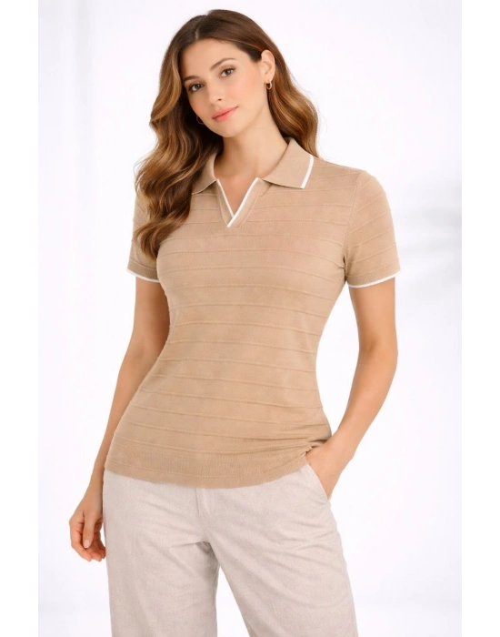 Kadın Triko Kumaş Yakalı Düğmesiz Açık Yaka Fitilli Kısa Kollu Regular Fit Tişört T-shirt - Bej