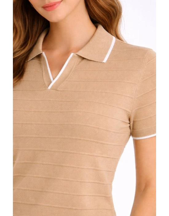 Kadın Triko Kumaş Yakalı Düğmesiz Açık Yaka Fitilli Kısa Kollu Regular Fit Tişört T-shirt - Bej