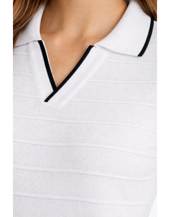 Kadın Triko Kumaş Yakalı Düğmesiz Açık Yaka Fitilli Kısa Kollu Regular Fit Tişört T-shirt - Beyaz