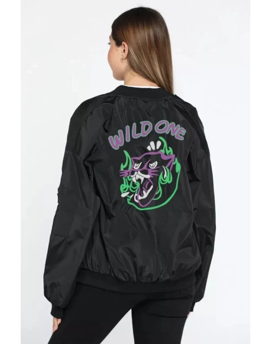 Kadın Wild One Baskılı Bomber Mont – Siyah Renk, Oversize Rahat Kalıp, Fermuarlı, Cepli, Günlük Şık Kapitone Mont - Siyah