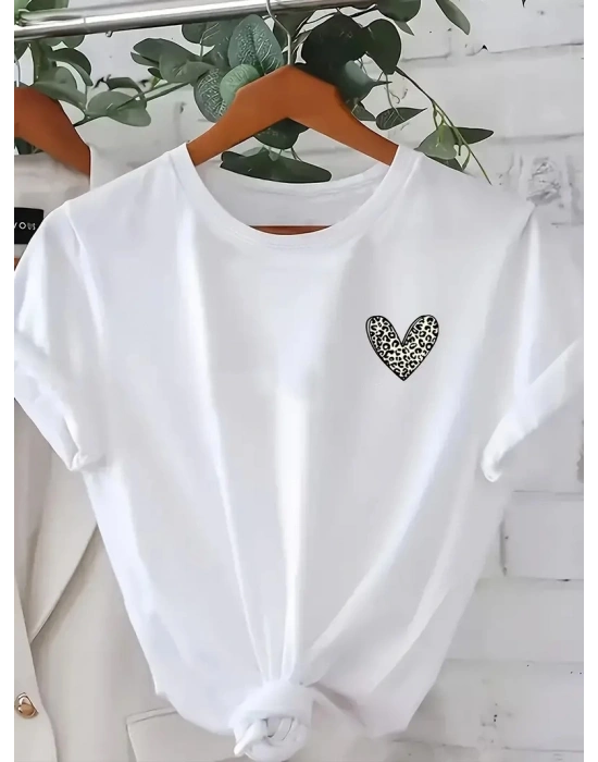 Kadınlar için Şık Leopar Kalp Baskılı Günlük Tişört - Büyük Beden, Makinede Yıkanabilir, Sevgililer Günü & Günlük Kıyafetler için Mükemmel- Beyaz