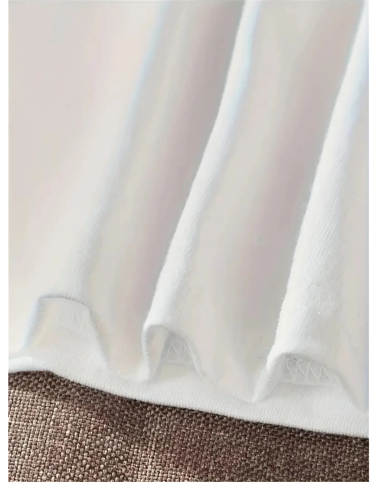 Kadınlar için Şık Siyah Kedi Grafik Tişört - Oversize Kısa Kollu Üst, Nefes Alabilir Polyester Karışımı, Makinede Yıkanabilir - Mükemmel Yaz Modası - Beyaz