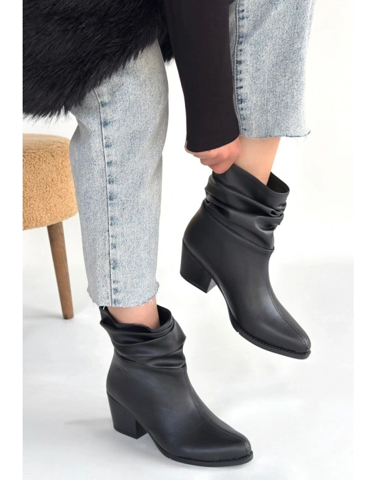 Lukana Siyah Cilt Topuklu Körüklü Bot