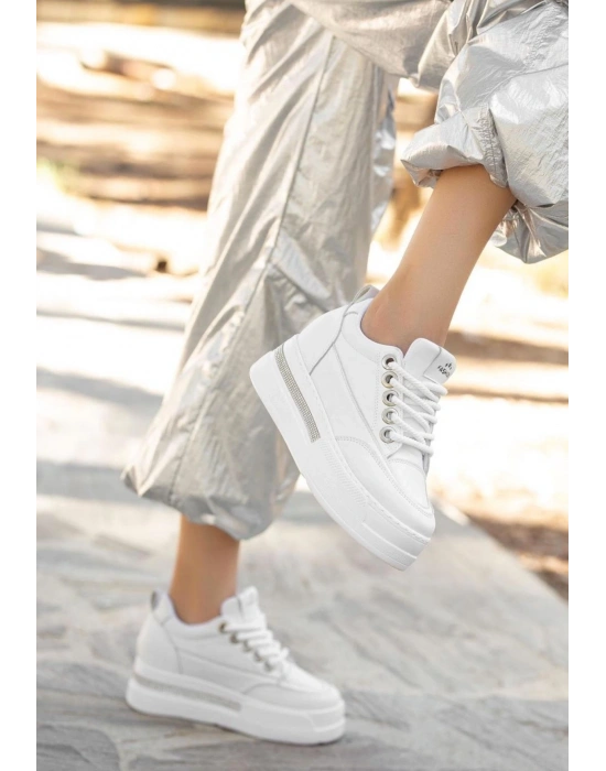 Lulu Beyaz Cilt Bağcıklı Spor Ayakkabı