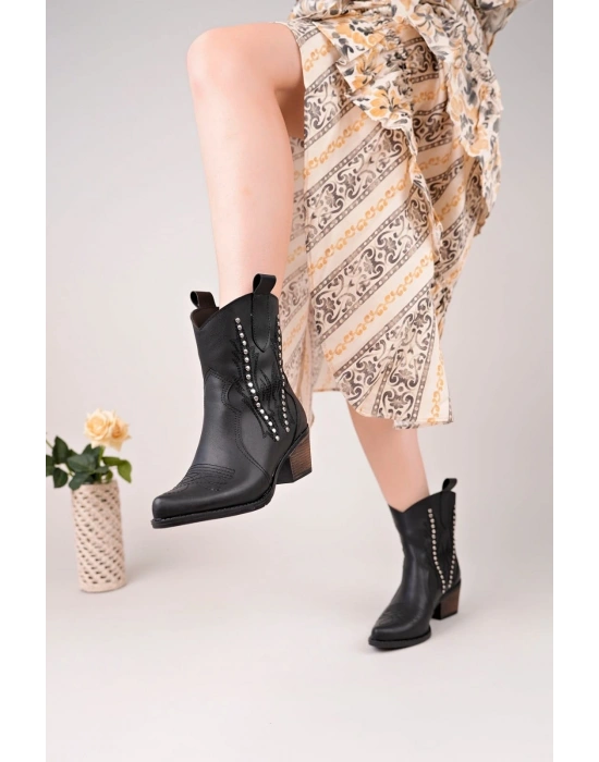 Matin Siyah Cilt Topuklu Bot