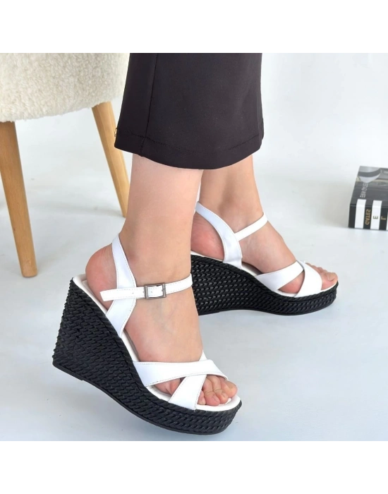 Minna Beyaz Cilt Dolgu Topuk Sandalet