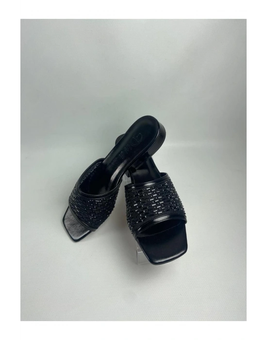 Ortu Siyah Cilt İşlemeli Terlik