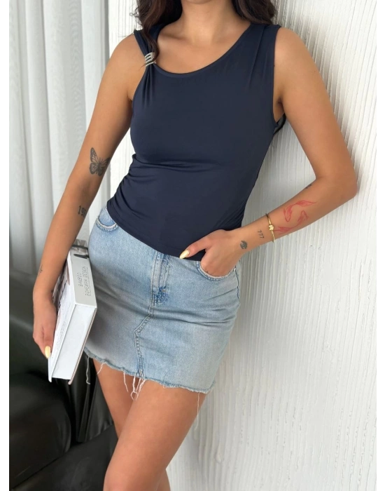 Osy Modal Yumuşak Dokulu Kumaş Bisiklet Yaka Kadın Sıfır Kol Bluz Omuz Toka Aksesuar Detaylı - Lacivert