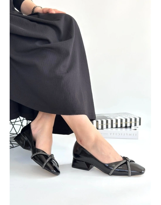 Pety Siyah Rugan Topuklu Ayakkabı