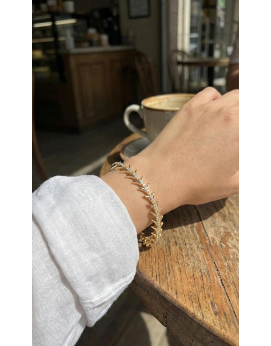 Pirinç Gold Renk Balık Sırtı Model Zirkon Taşlı Kadın Bileklik