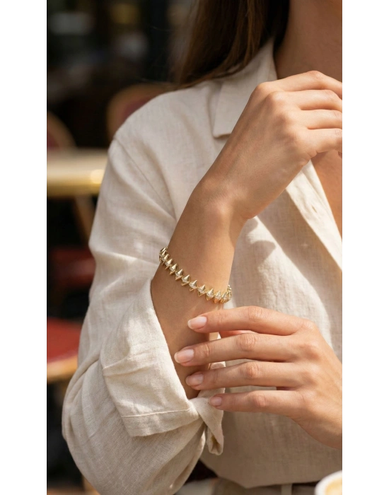 Pirinç Gold Renk Zirkon Taşlı Baklava Model Kadın Bileklik