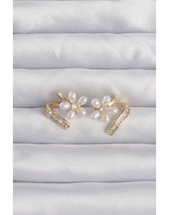 Pirinç Gold Renk Zirkon Taşlı Kıvrımlı İnci Çiçek Küpe